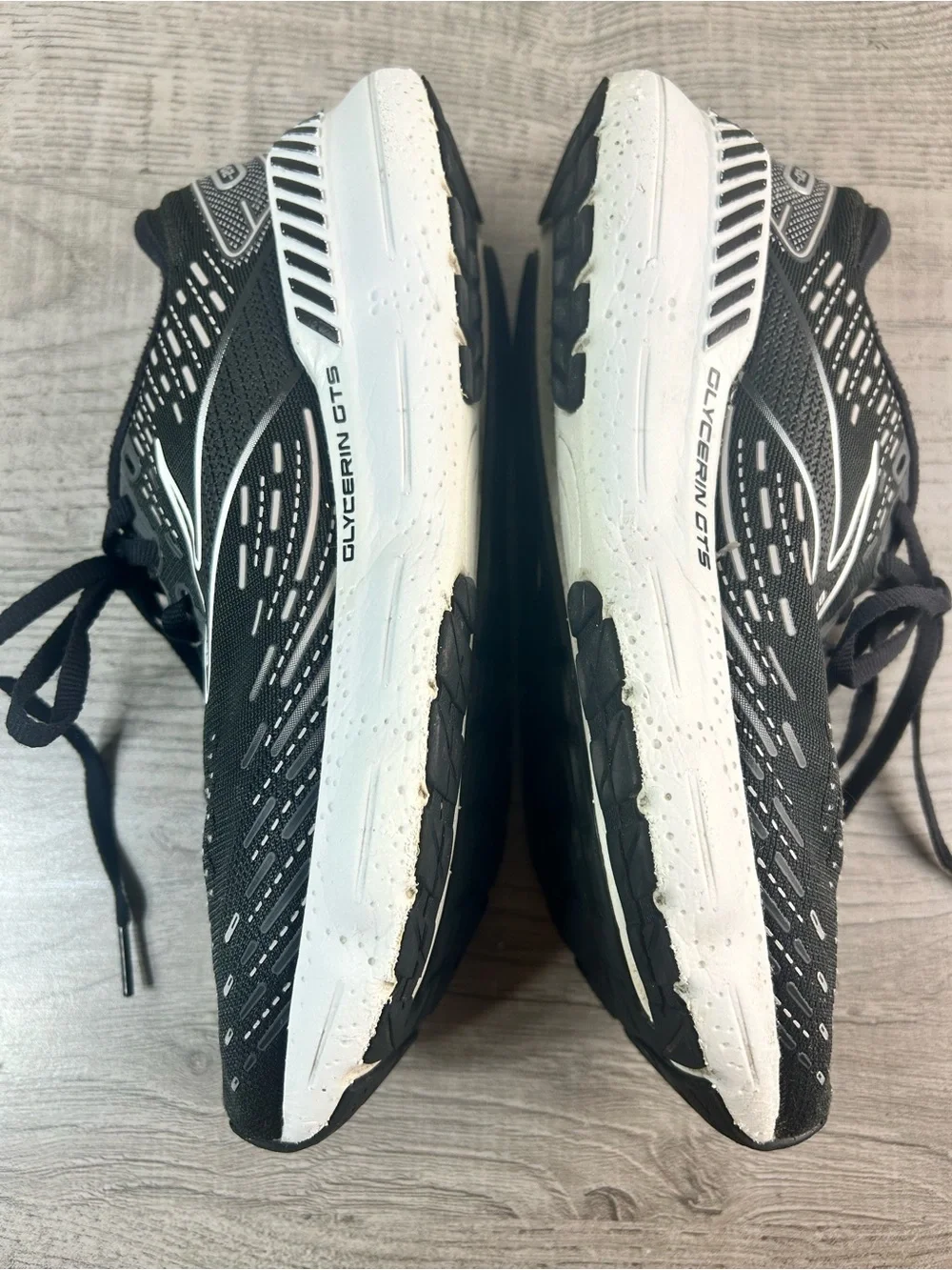 Brooks athletic running